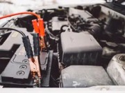 Hvordan ta vare på bilbatteriet gjennom hele året